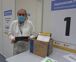 Die ersten Impfungen nahm Dr. Torsten Bock aus Wittenberge vor. Foto: Landkreis Prignitz