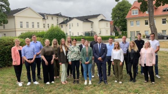 Der Landkreis Prignitz begrüßte am Montag 16 neue Auszubildende und Studenten. Foto: Landkreis Prignitz 