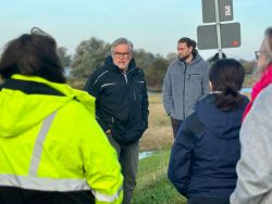 Bernd Lindow, Sachbereichsleiter für Umwelt beim Landkreis Prignitz, begleitet die Deichschau. (Foto: LK Prignitz)