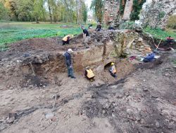 Studentinnen und Studenten der HTW Berlin graben seit dieser Woche in Kletzke./ Foto: LK Prignitz