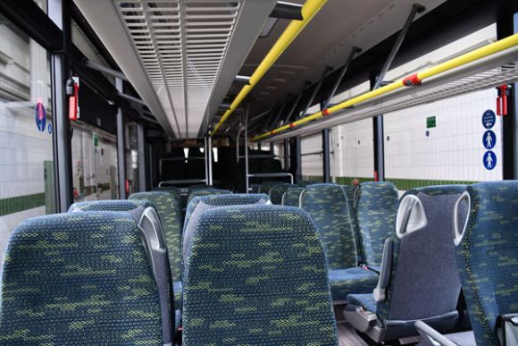 Blick ins Innenleben der neuen Busse. . Foto: Bernd Atzenroth / Landkreis Prignitz